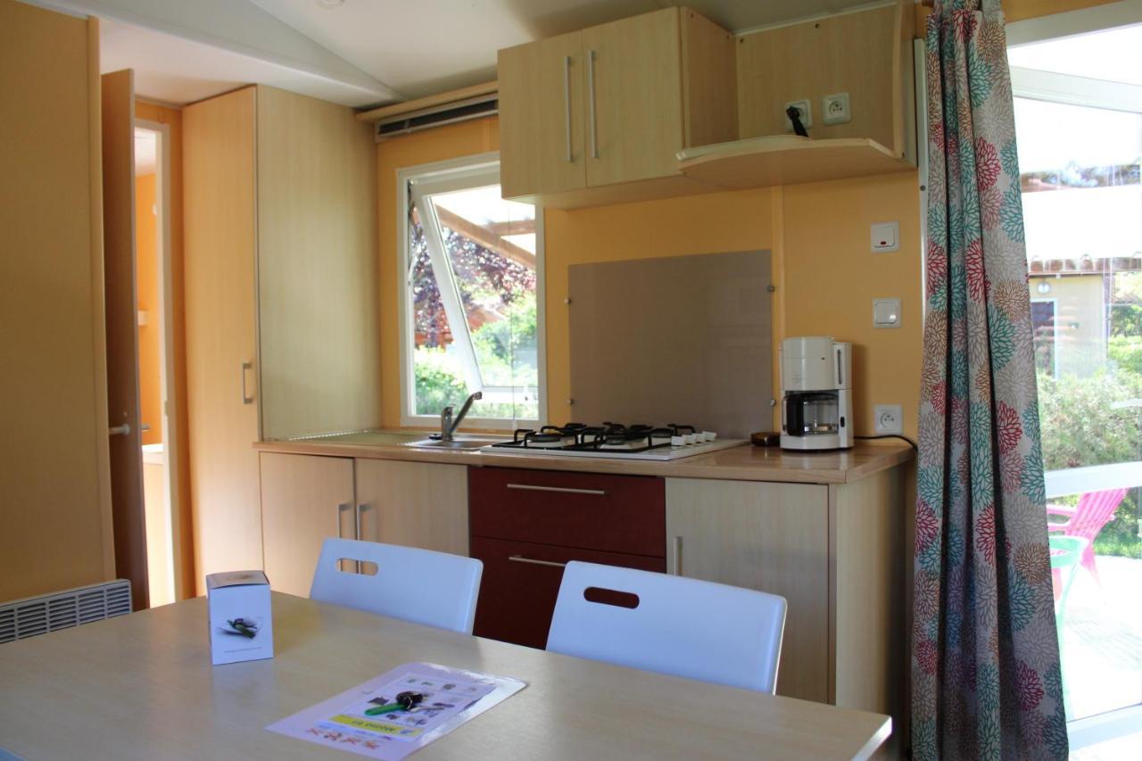 Camping Familial Paisible Avec Piscine, Mobil Home , Chalet, Studio & Emplacement Nue Casties-Labrande المظهر الخارجي الصورة