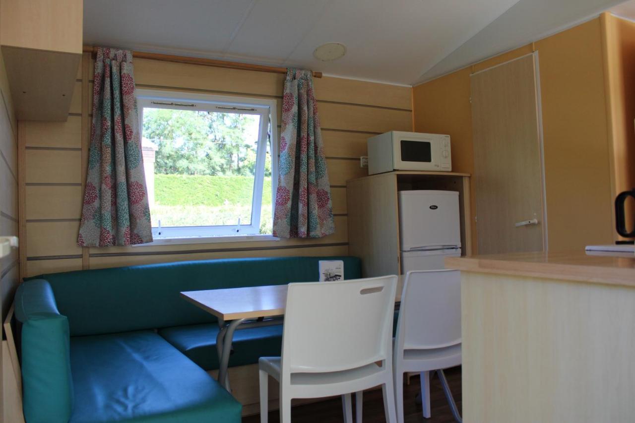 Camping Familial Paisible Avec Piscine, Mobil Home , Chalet, Studio & Emplacement Nue Casties-Labrande المظهر الخارجي الصورة