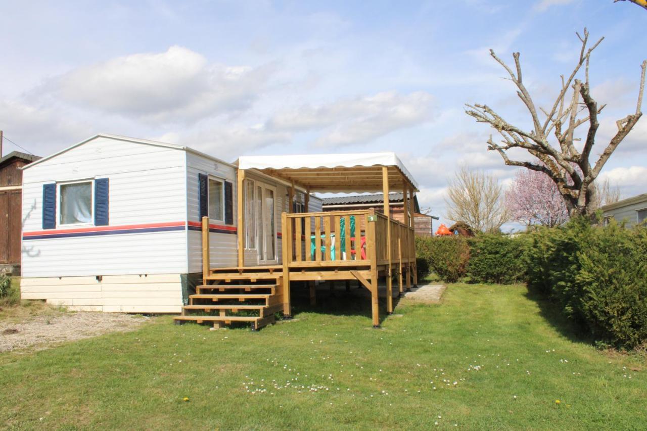 Camping Familial Paisible Avec Piscine, Mobil Home , Chalet, Studio & Emplacement Nue Casties-Labrande المظهر الخارجي الصورة