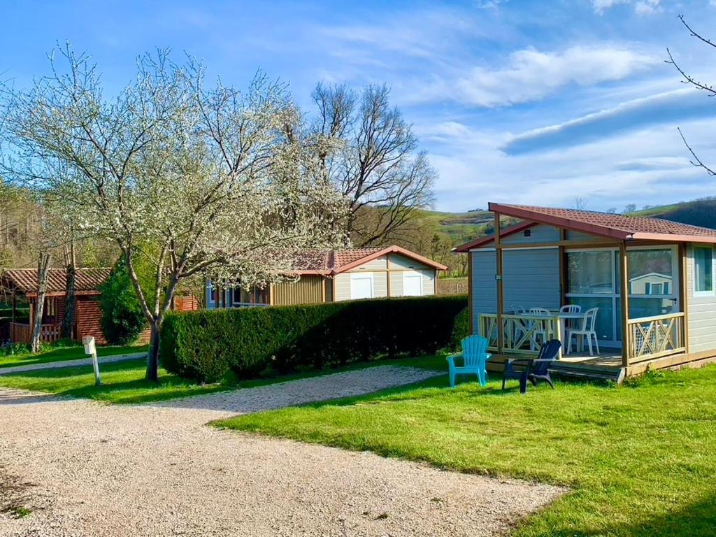 Camping Familial Paisible Avec Piscine, Mobil Home , Chalet, Studio & Emplacement Nue Casties-Labrande المظهر الخارجي الصورة