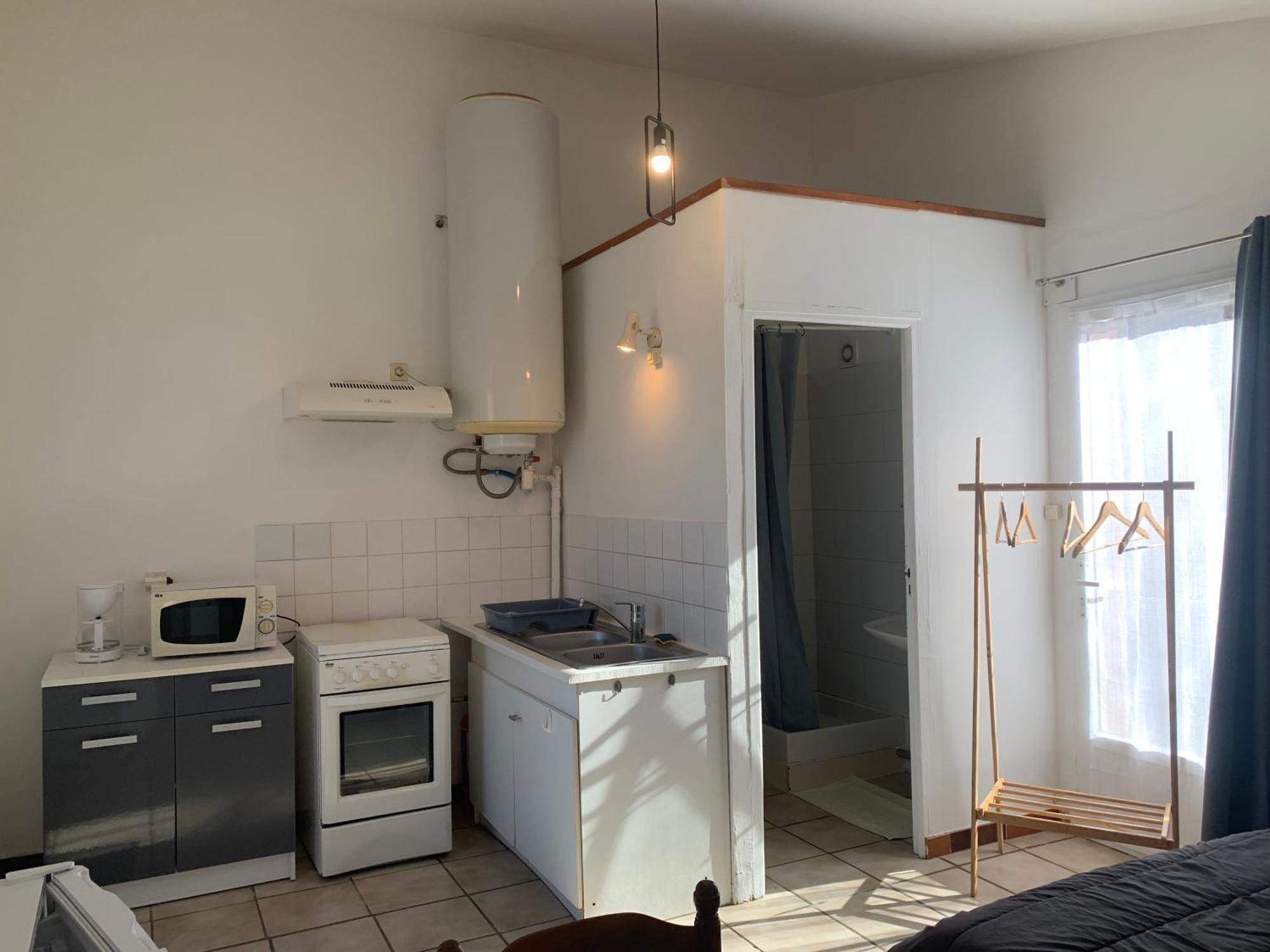 Camping Familial Paisible Avec Piscine, Mobil Home , Chalet, Studio & Emplacement Nue Casties-Labrande المظهر الخارجي الصورة