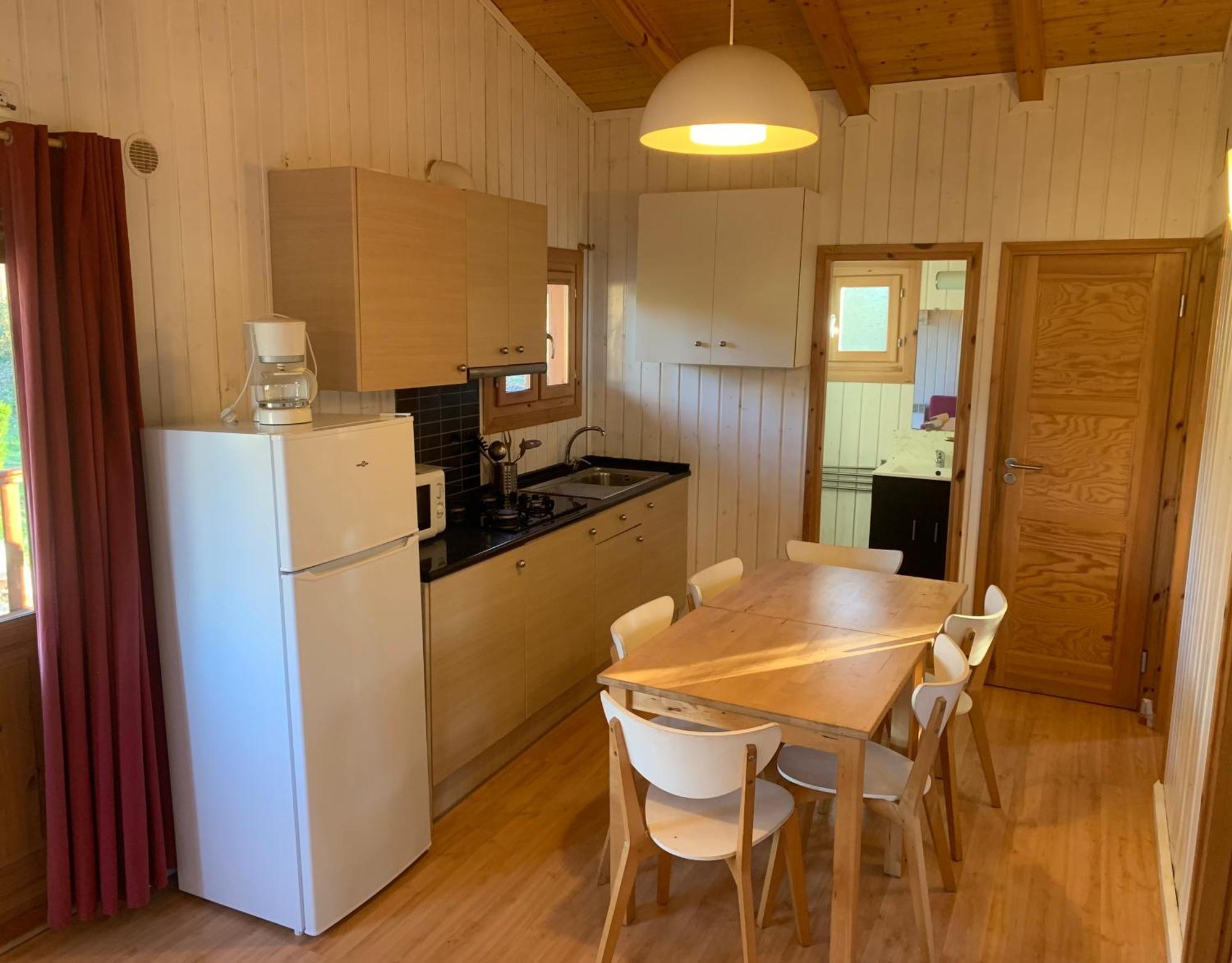 Camping Familial Paisible Avec Piscine, Mobil Home , Chalet, Studio & Emplacement Nue Casties-Labrande المظهر الخارجي الصورة