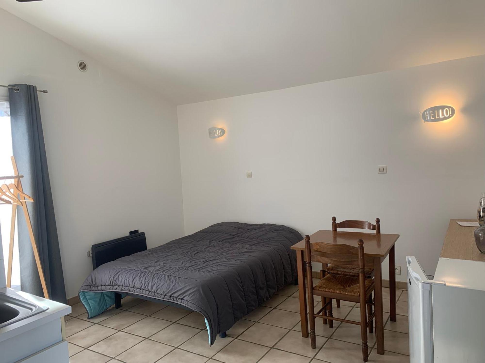 Camping Familial Paisible Avec Piscine, Mobil Home , Chalet, Studio & Emplacement Nue Casties-Labrande المظهر الخارجي الصورة