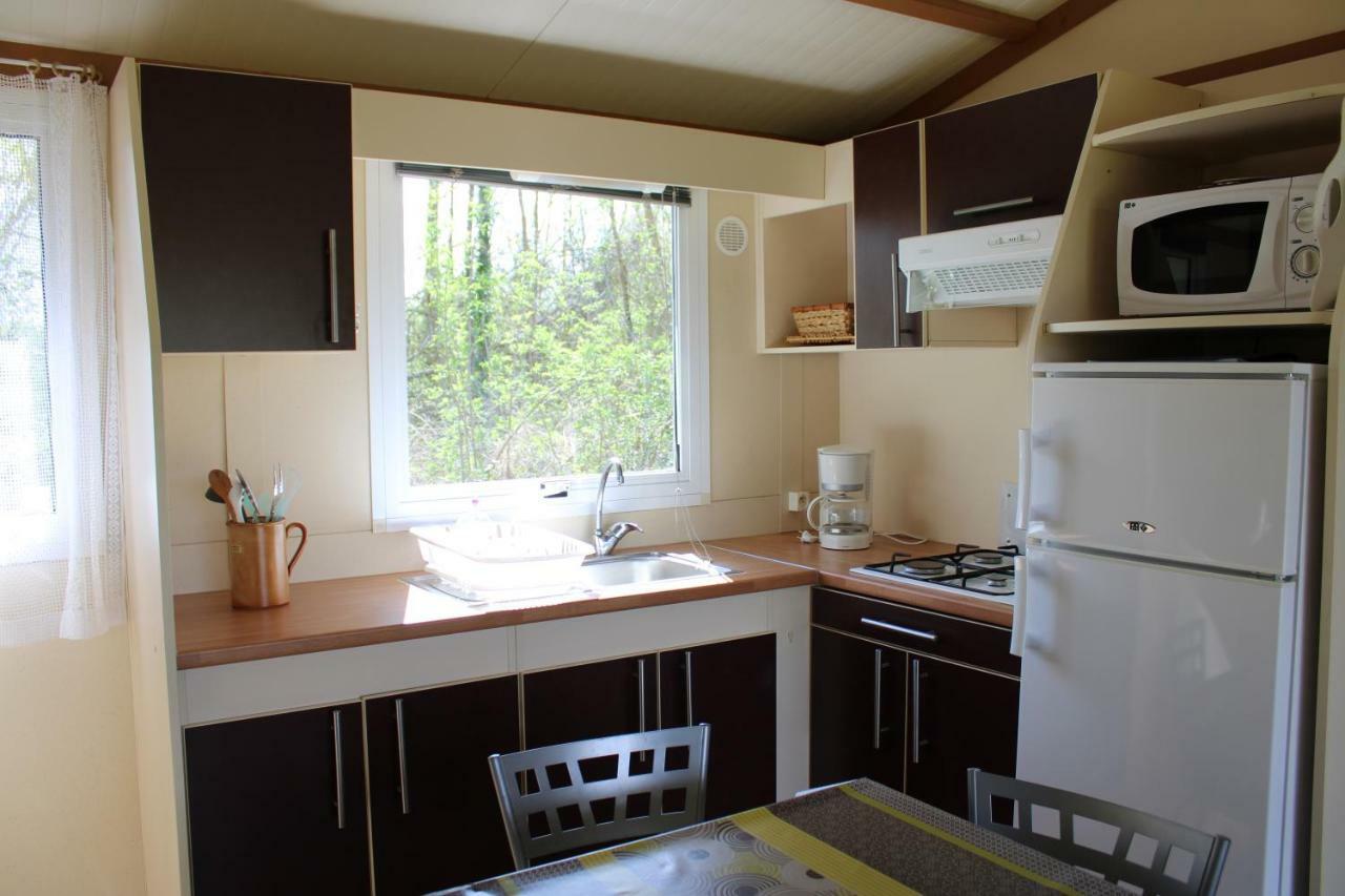 Camping Familial Paisible Avec Piscine, Mobil Home , Chalet, Studio & Emplacement Nue Casties-Labrande المظهر الخارجي الصورة