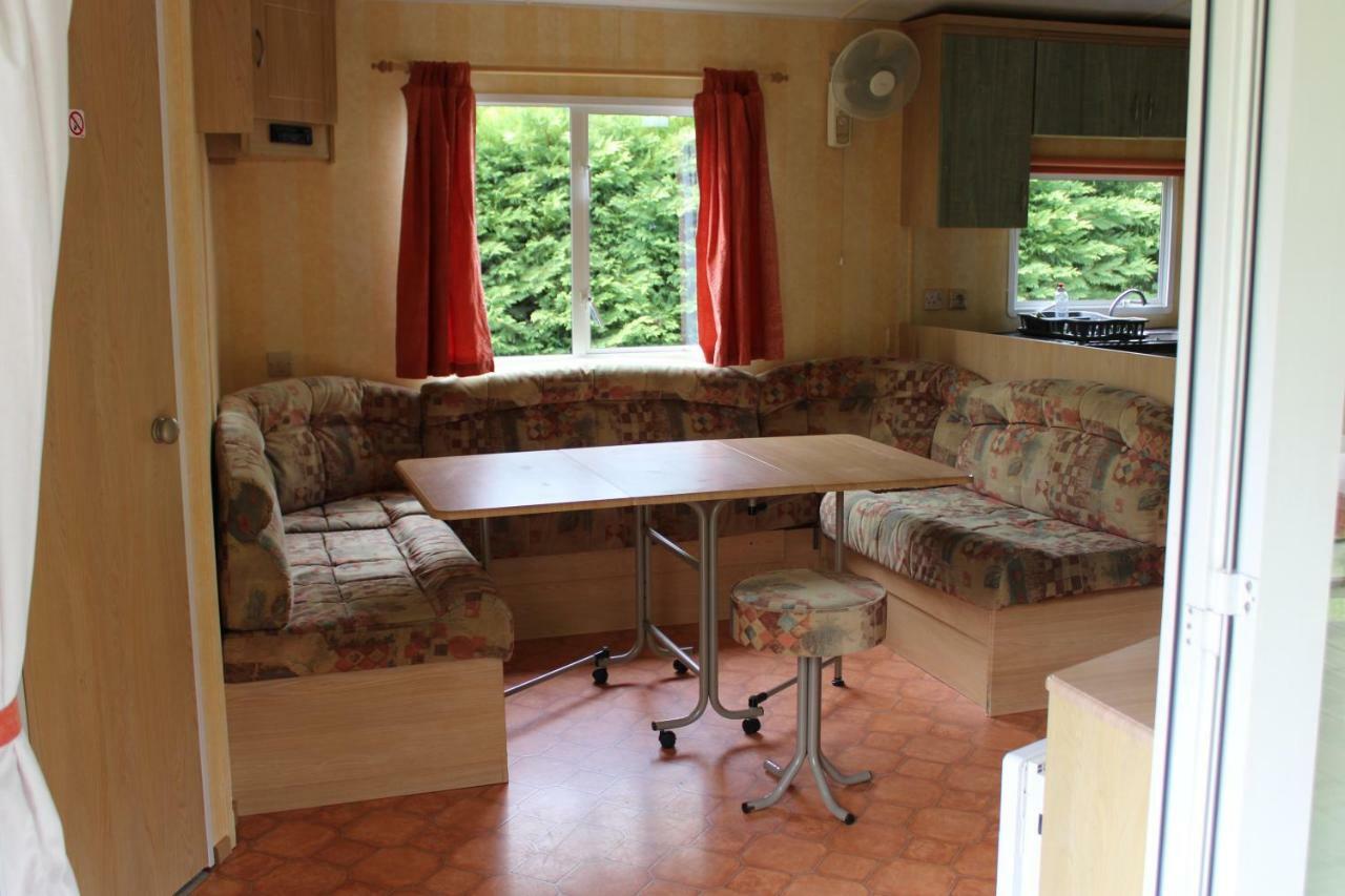 Camping Familial Paisible Avec Piscine, Mobil Home , Chalet, Studio & Emplacement Nue Casties-Labrande المظهر الخارجي الصورة