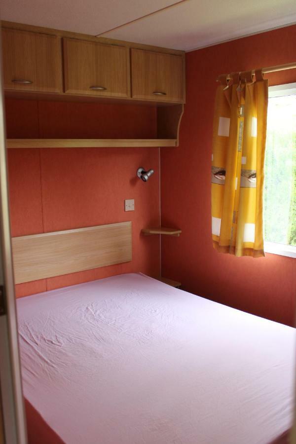 Camping Familial Paisible Avec Piscine, Mobil Home , Chalet, Studio & Emplacement Nue Casties-Labrande المظهر الخارجي الصورة