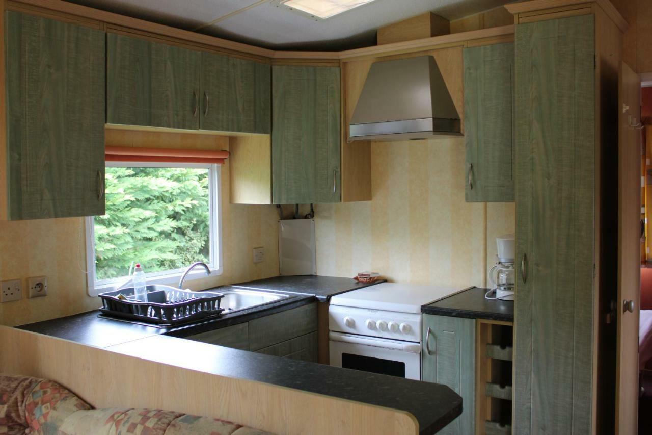 Camping Familial Paisible Avec Piscine, Mobil Home , Chalet, Studio & Emplacement Nue Casties-Labrande المظهر الخارجي الصورة